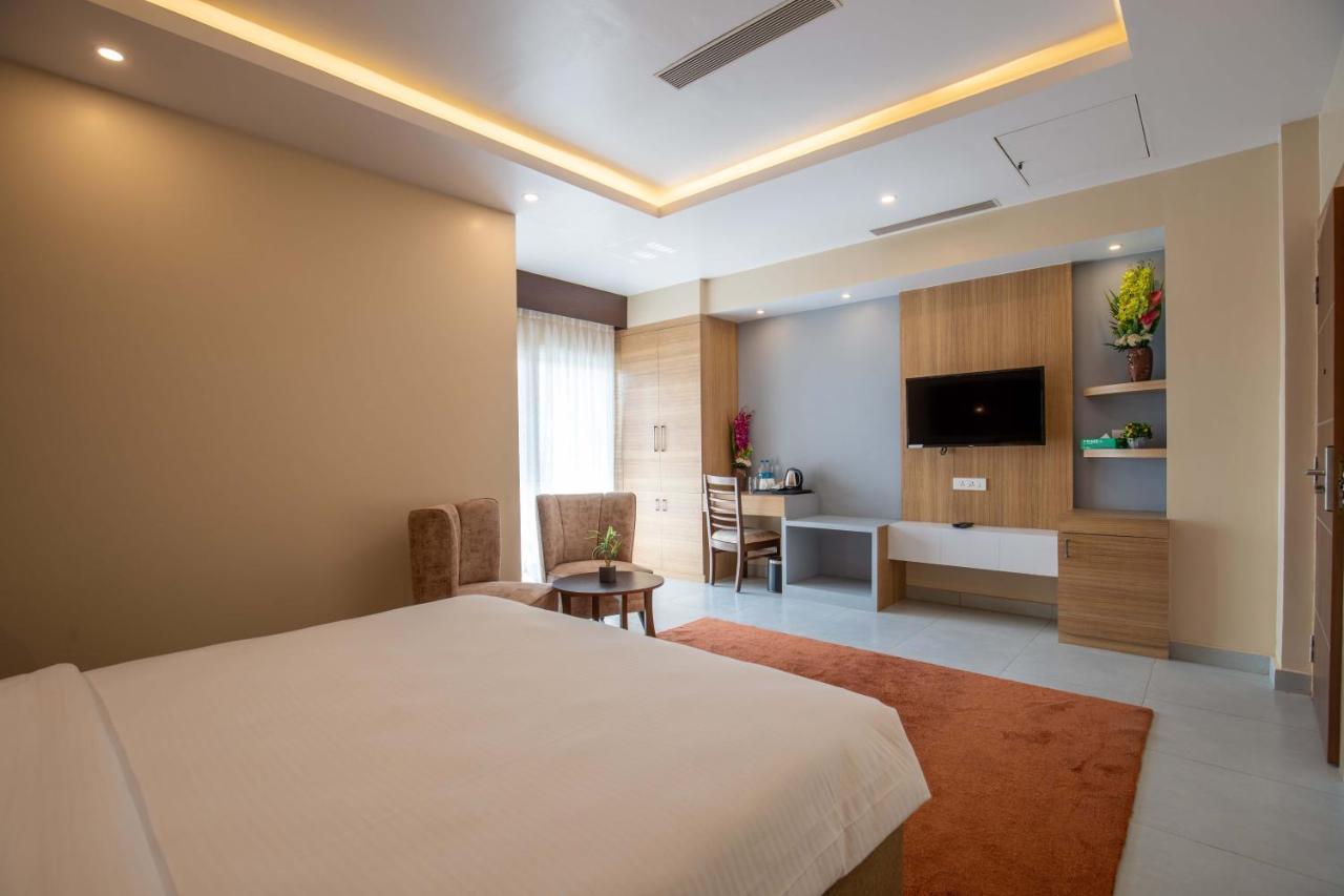 Hotel Palm International Butwāl 외부 사진