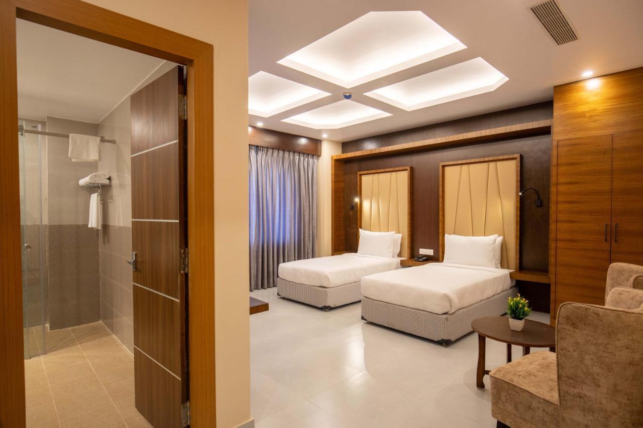 Hotel Palm International Butwāl 외부 사진