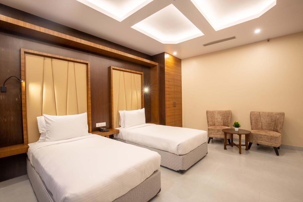 Hotel Palm International Butwāl 외부 사진