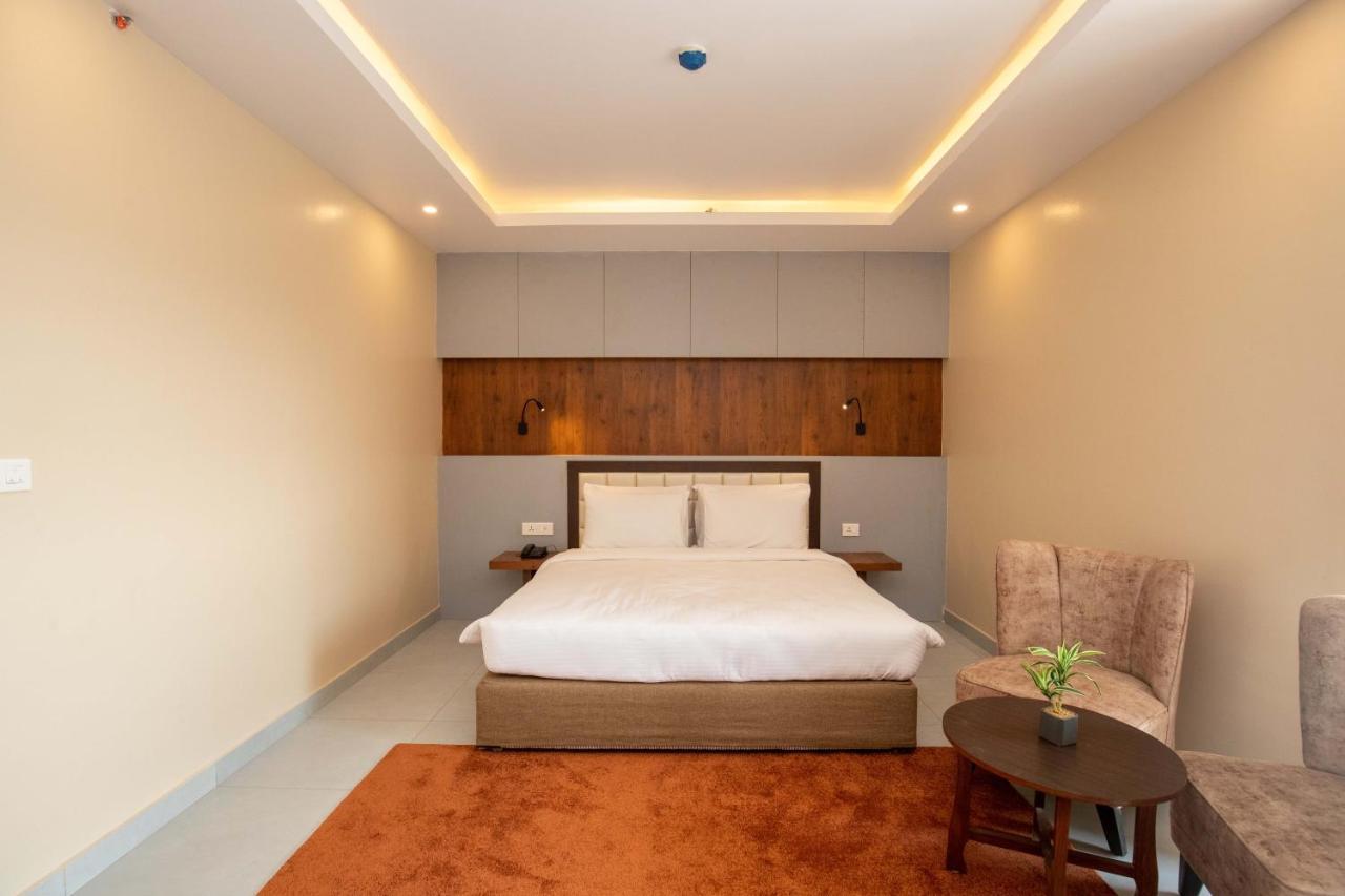 Hotel Palm International Butwāl 외부 사진