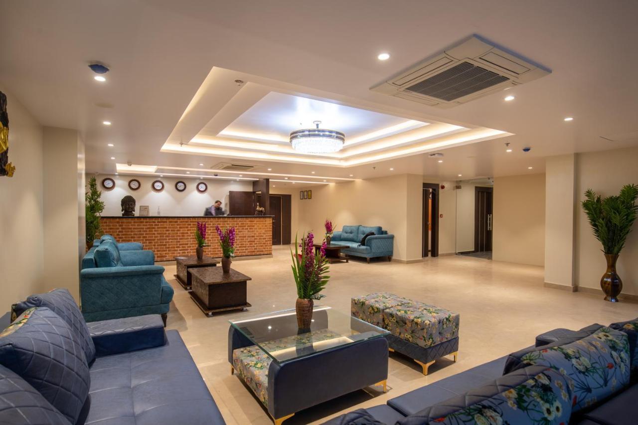 Hotel Palm International Butwāl 외부 사진