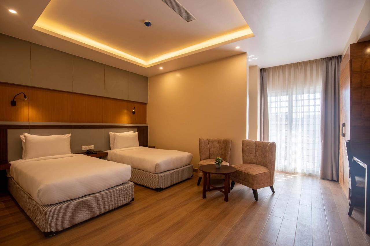 Hotel Palm International Butwāl 외부 사진