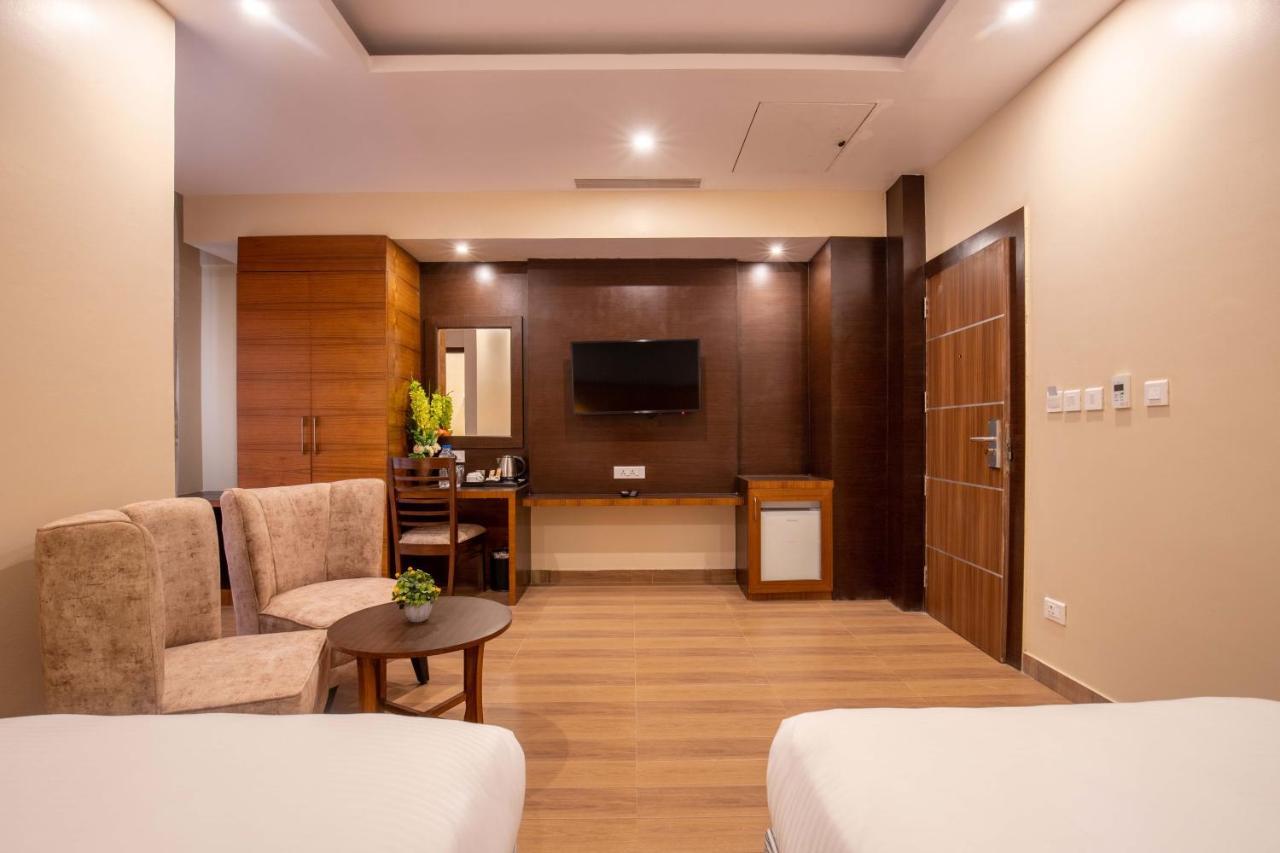 Hotel Palm International Butwāl 외부 사진