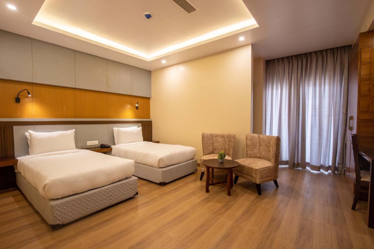 Hotel Palm International Butwāl 외부 사진