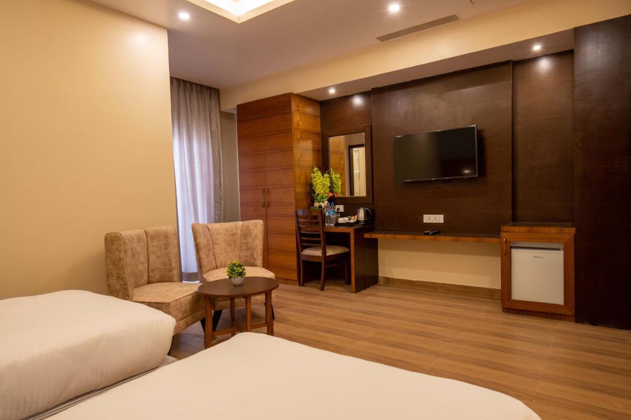 Hotel Palm International Butwāl 외부 사진