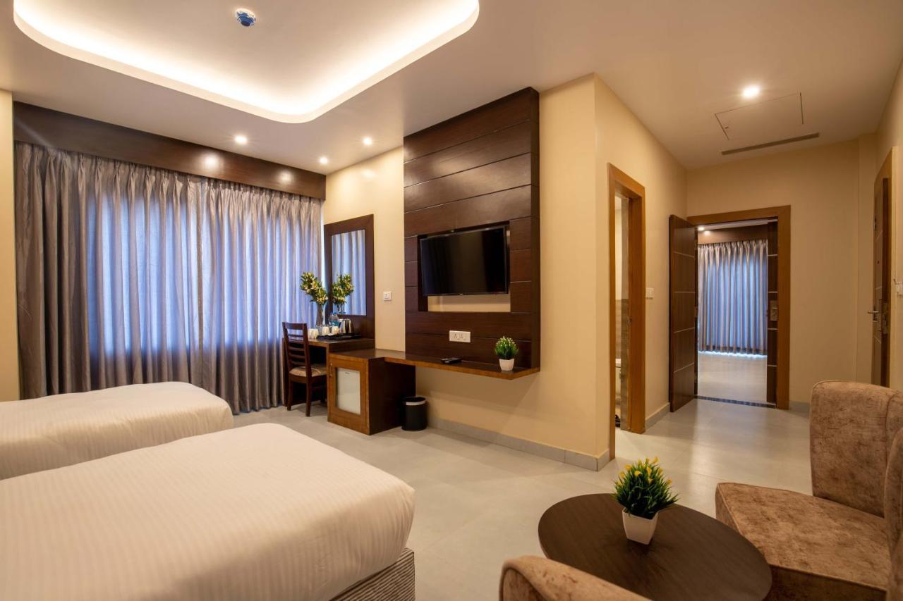 Hotel Palm International Butwāl 외부 사진