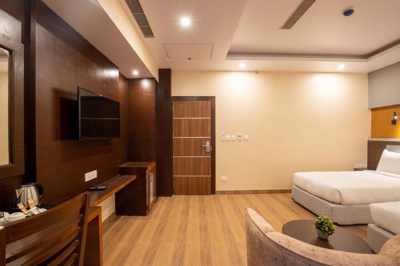 Hotel Palm International Butwāl 외부 사진