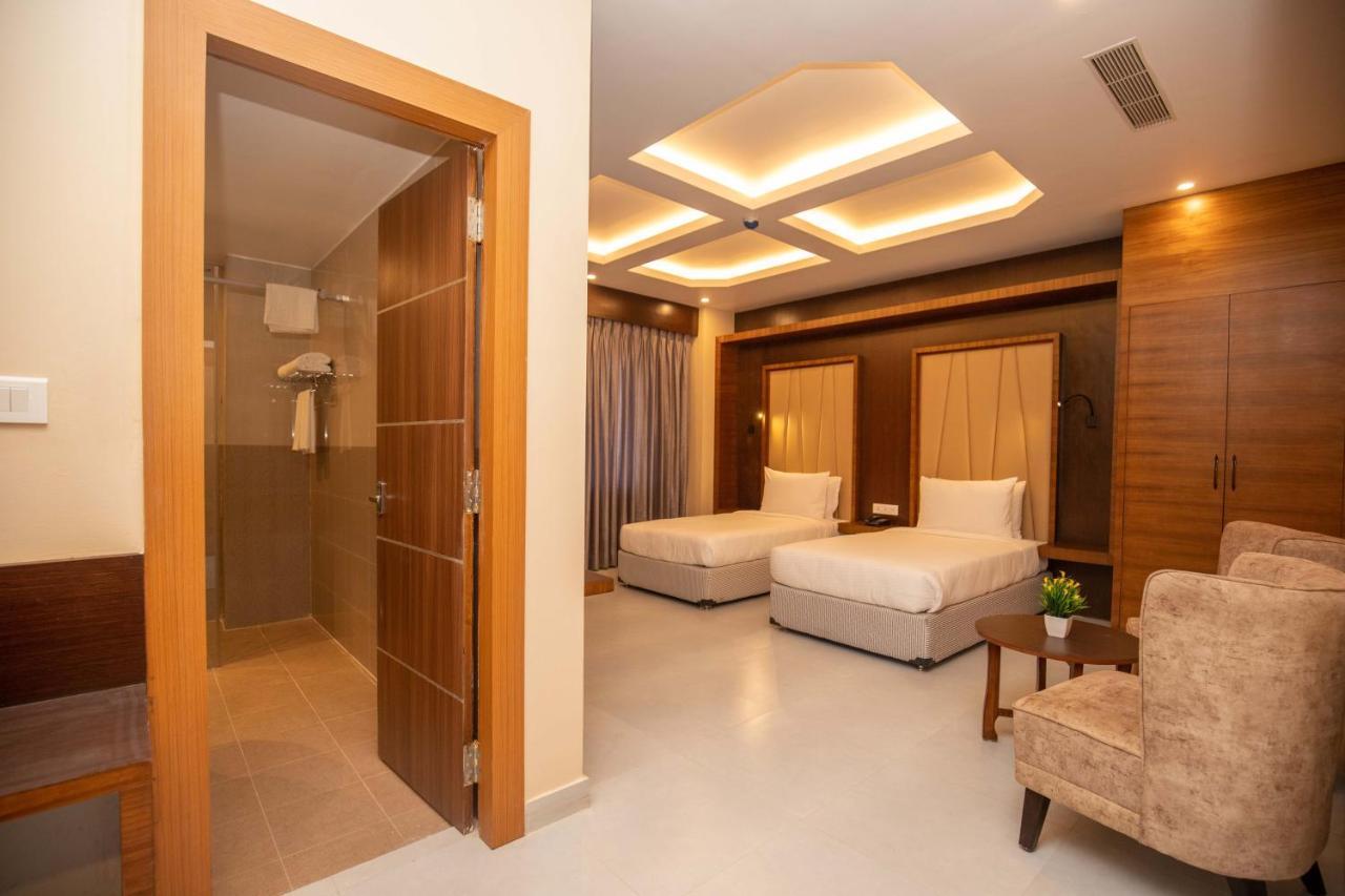 Hotel Palm International Butwāl 외부 사진