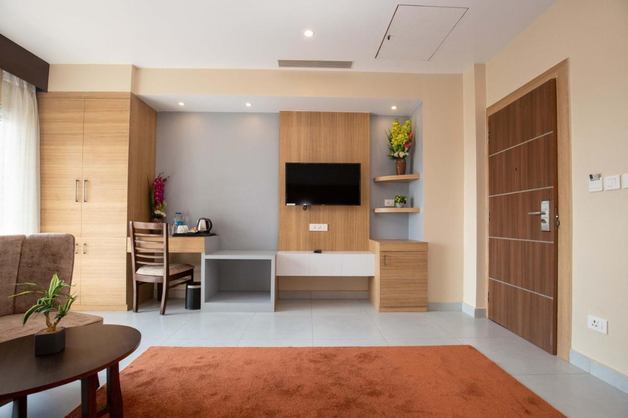 Hotel Palm International Butwāl 외부 사진