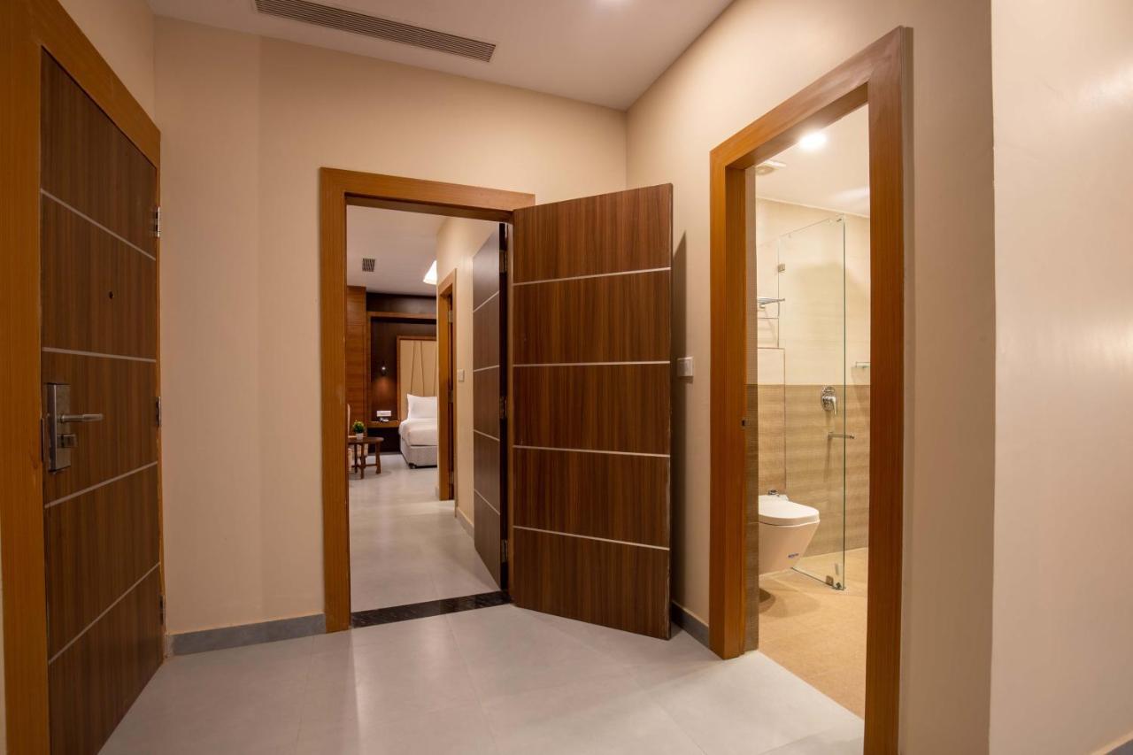 Hotel Palm International Butwāl 외부 사진