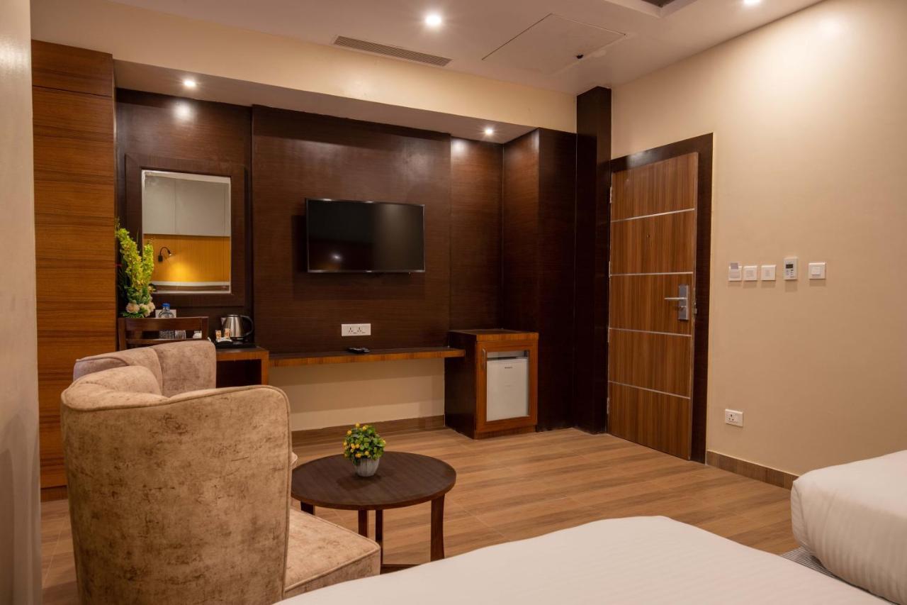 Hotel Palm International Butwāl 외부 사진