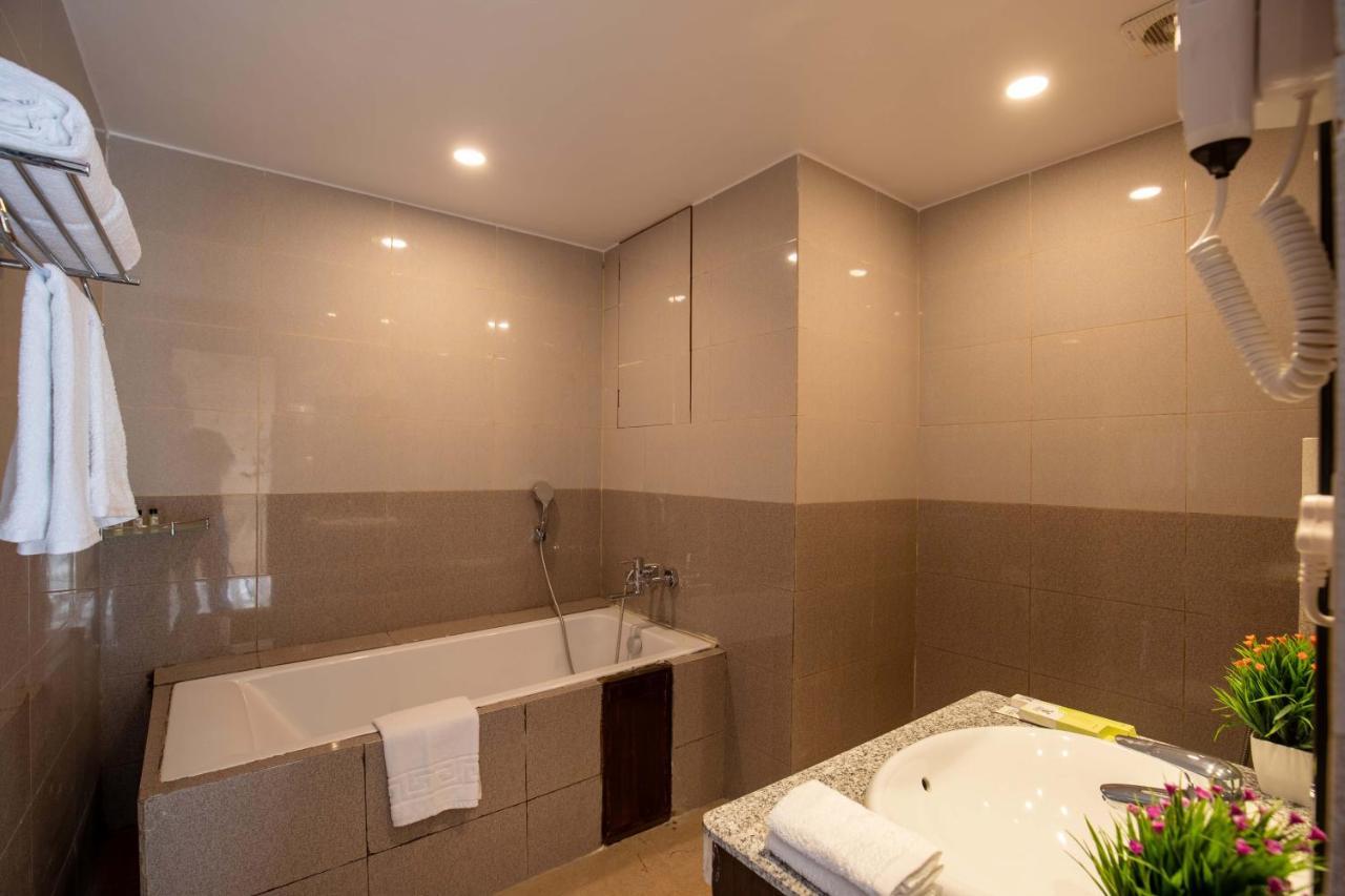 Hotel Palm International Butwāl 외부 사진