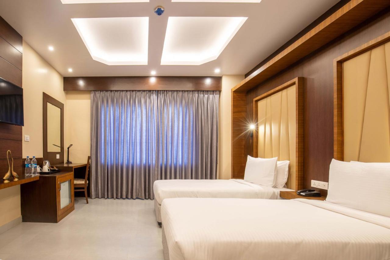 Hotel Palm International Butwāl 외부 사진