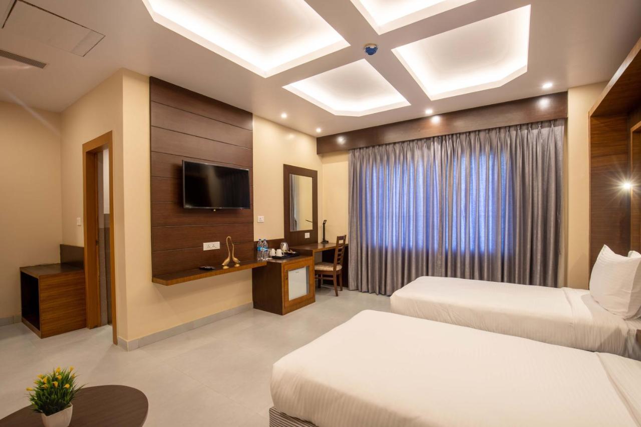 Hotel Palm International Butwāl 외부 사진
