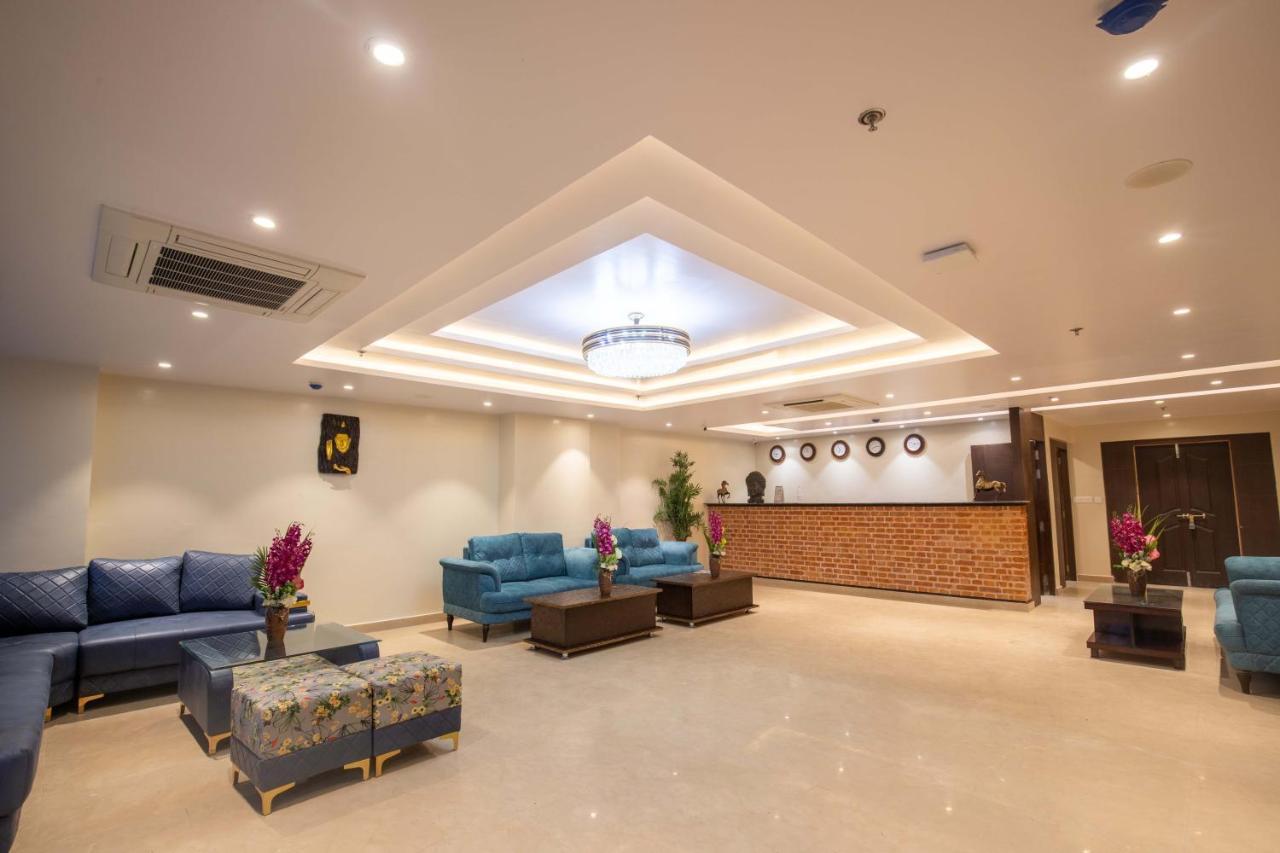 Hotel Palm International Butwāl 외부 사진