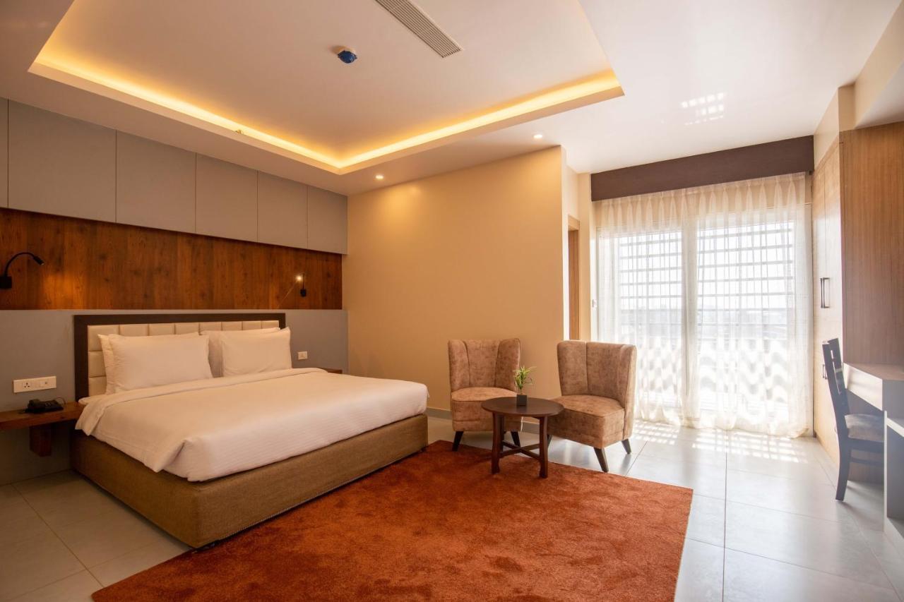 Hotel Palm International Butwāl 외부 사진