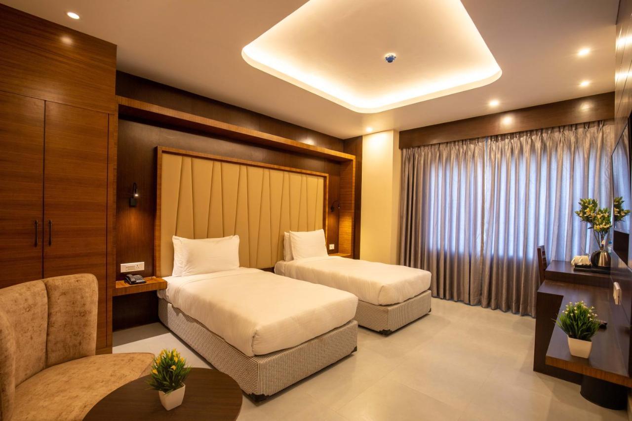 Hotel Palm International Butwāl 외부 사진