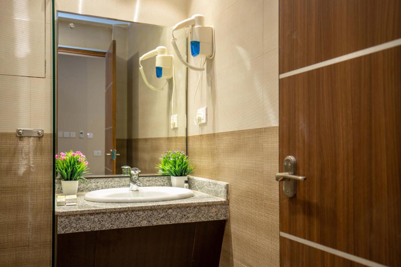 Hotel Palm International Butwāl 외부 사진