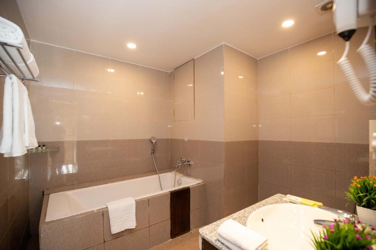Hotel Palm International Butwāl 외부 사진