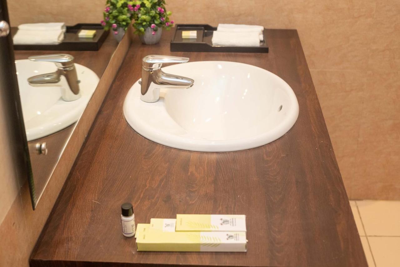 Hotel Palm International Butwāl 외부 사진