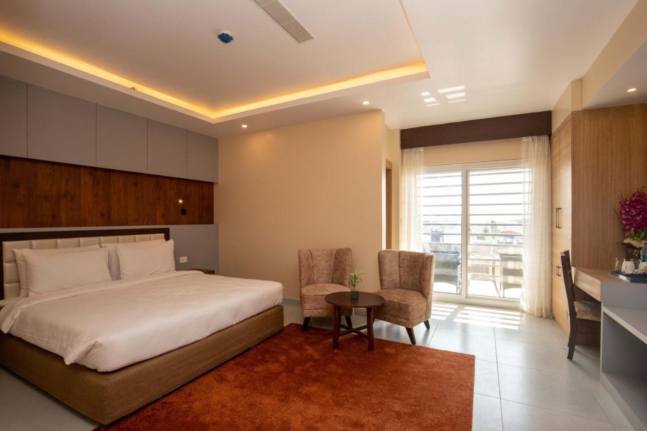 Hotel Palm International Butwāl 외부 사진