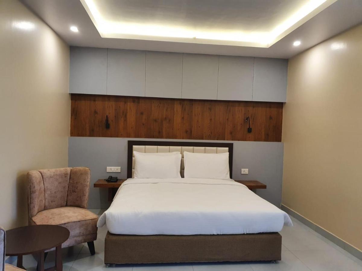 Hotel Palm International Butwāl 외부 사진